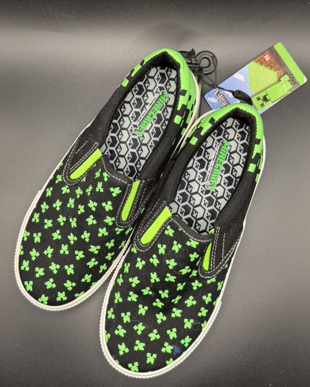 Minecraft Youth Kids Green and Black Slip On Shoes,Size 4 boys or girls
